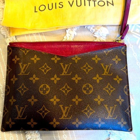 Authentic Louis Vuitton Pallas Pouchette leather clutch bag - Picture 1 of 11